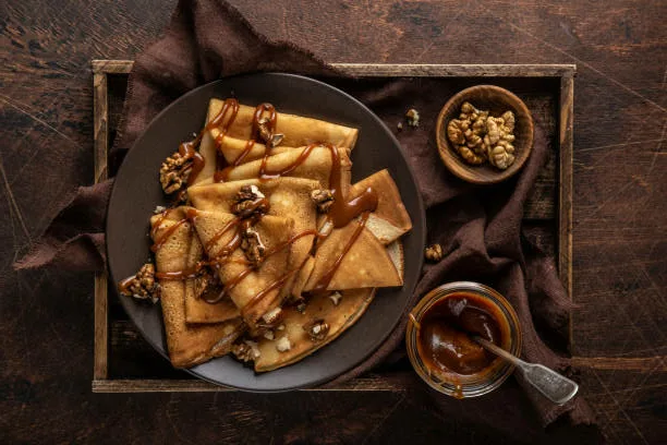 Palačinke s karamelo in oreščki