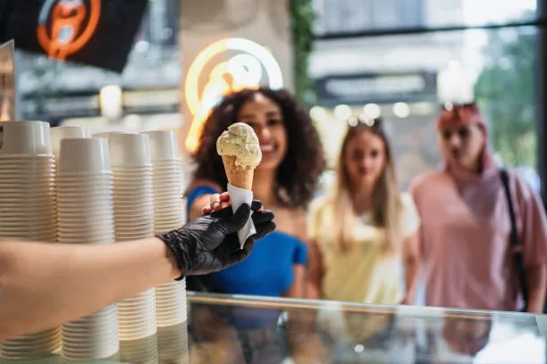 Sladoledarna - deljenje sladoleda